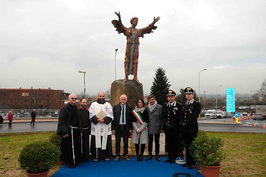 Monumenti dedicato a San Francesco sulla SR71