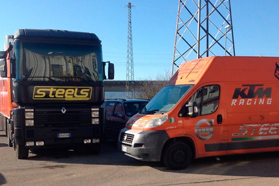 Rombano i motori della Steels Motocross