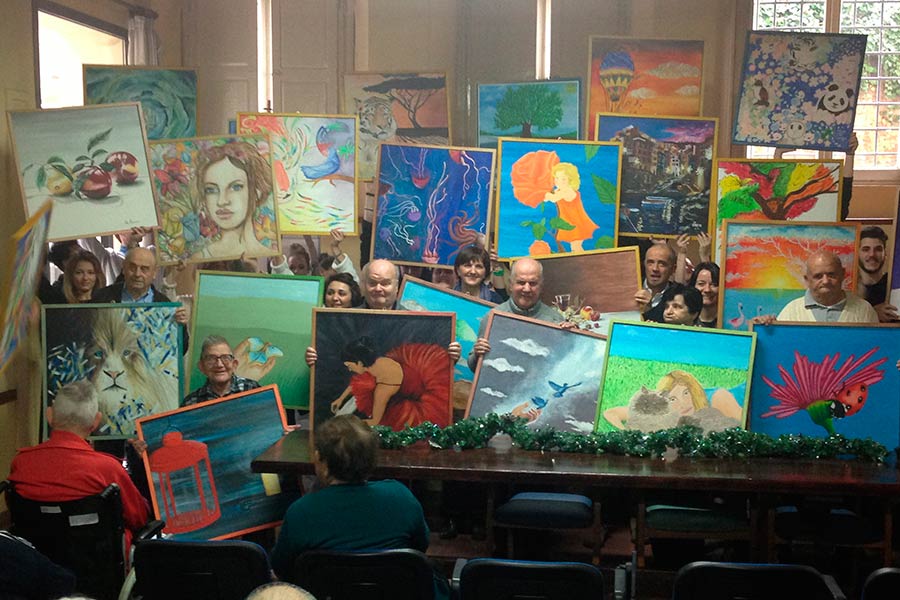 Entra nel vivo il progetto “Arte Sempre”. Gli studenti del Liceo Artistico Piero della Francesca donano 30 tele ai residenti dell’Asp Fossombroni