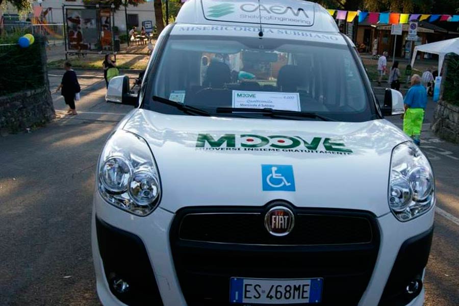 Tra tante idee regalo per il 2015 può esserci anche una sponsorizzazione per un pulmino della Misericordia
