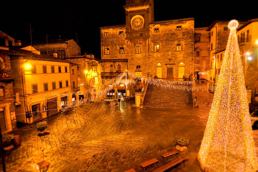 Una domenica di festa tra antiquariato, cinema, musica e divertimento