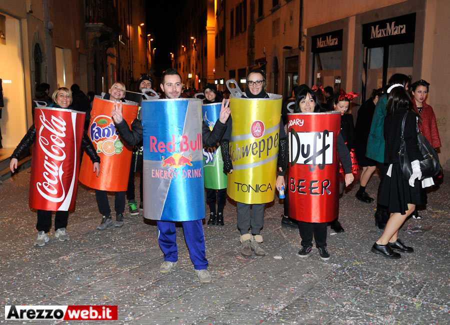 Martedì Grasso 2015: il freddo non ferma la voglia di divertirsi degli aretini – FOTO