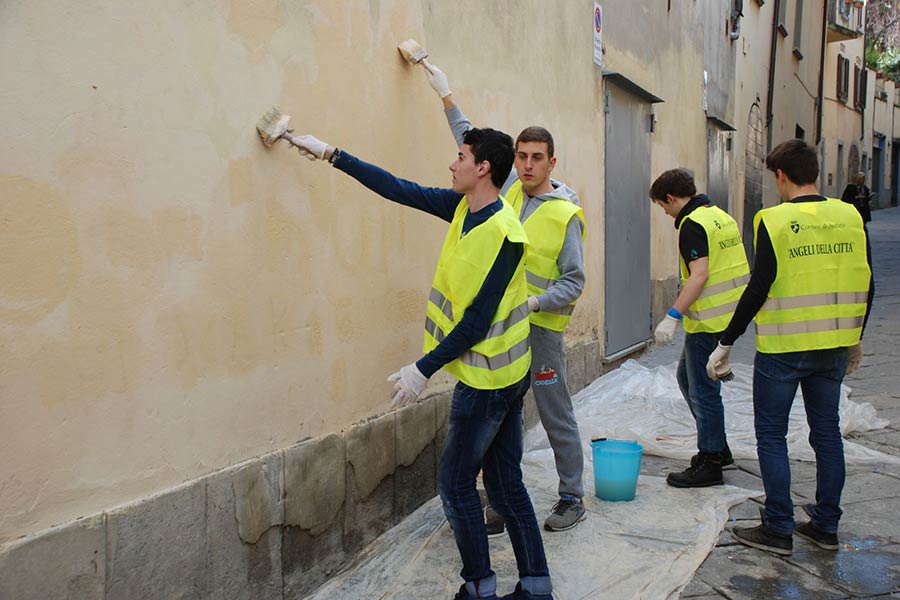 Pulizia e decoro della città: “angeli” in azione nel centro cittadino
