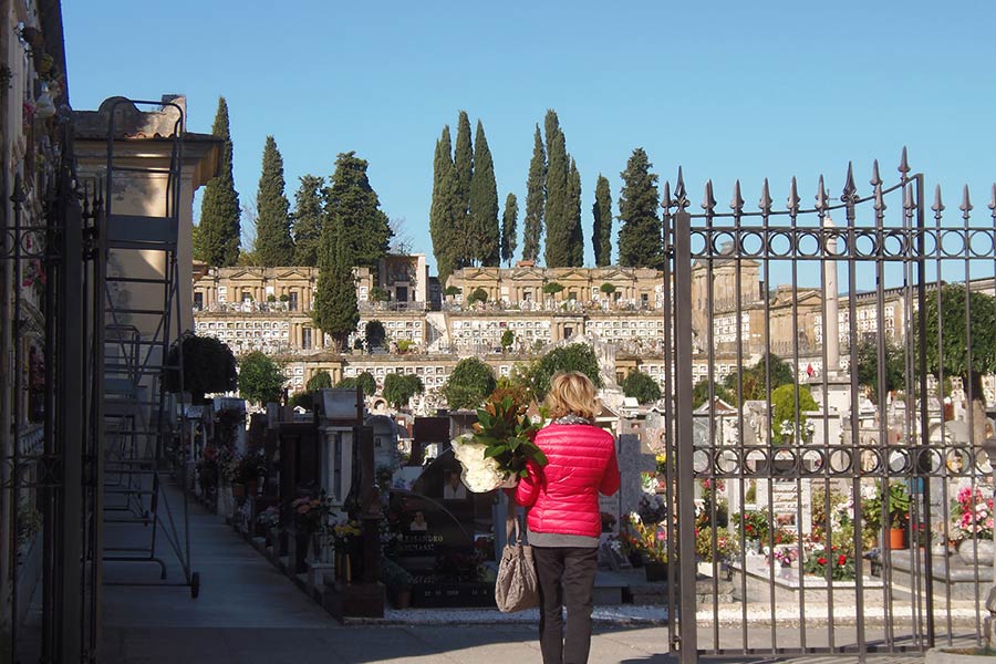 Cimiteri: in arrivo i bollettini per le luci votive