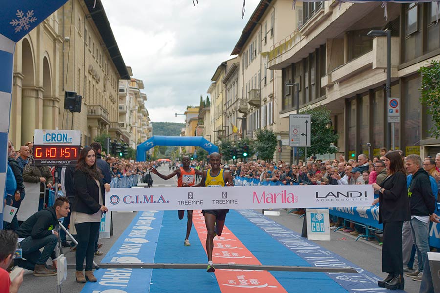 Grande spettacolo alla Maratonina citta di Arezzo  assenti  le istituzioni – FOTO