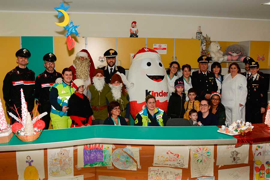 Babbo Natale scortato dai Carabinieri in visita al San Donato