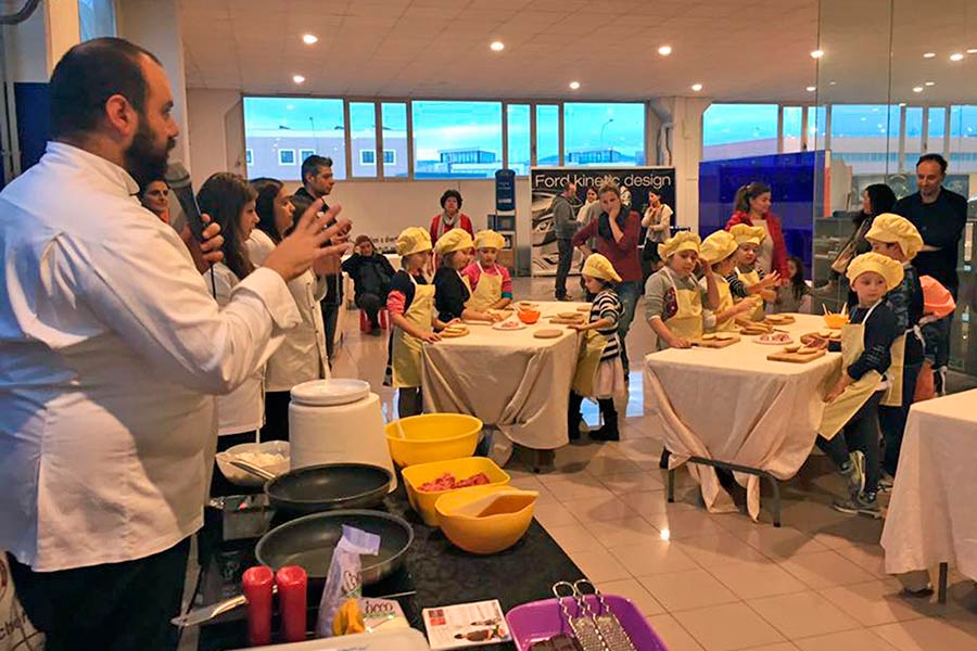 Divertimento ai fornelli nella prima scuola di cucina Genitori&Figli