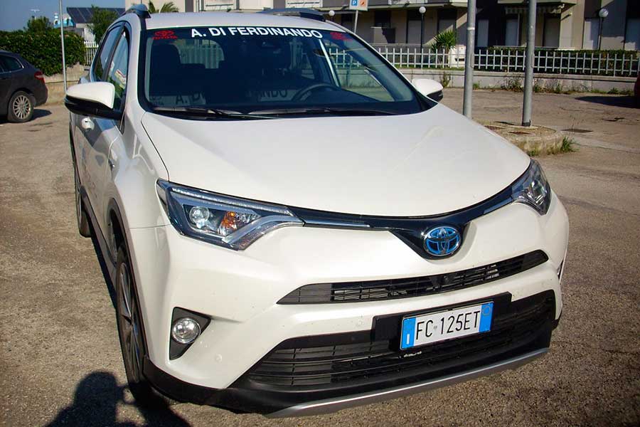 Toyota, arriva il restyling per il RAV4