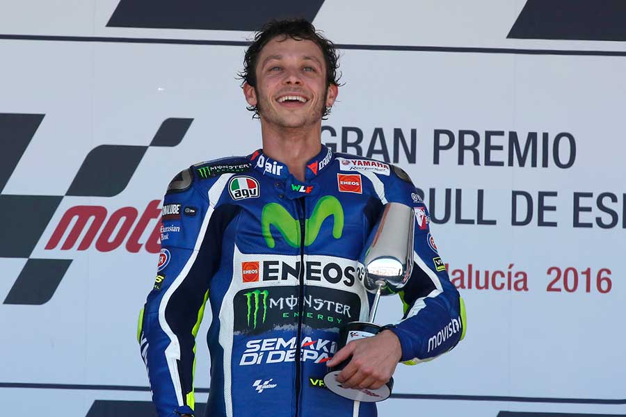 Valentino Rossi trionfa in Spagna davanti a Lorenzo e Marquez – foto