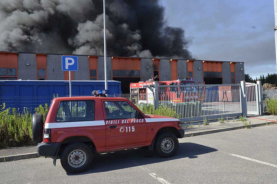 FOTO – Info dal Comune di Foiano in merito all’incendio presso lo stabilimento della Società Raetech in Via di Arezzo
