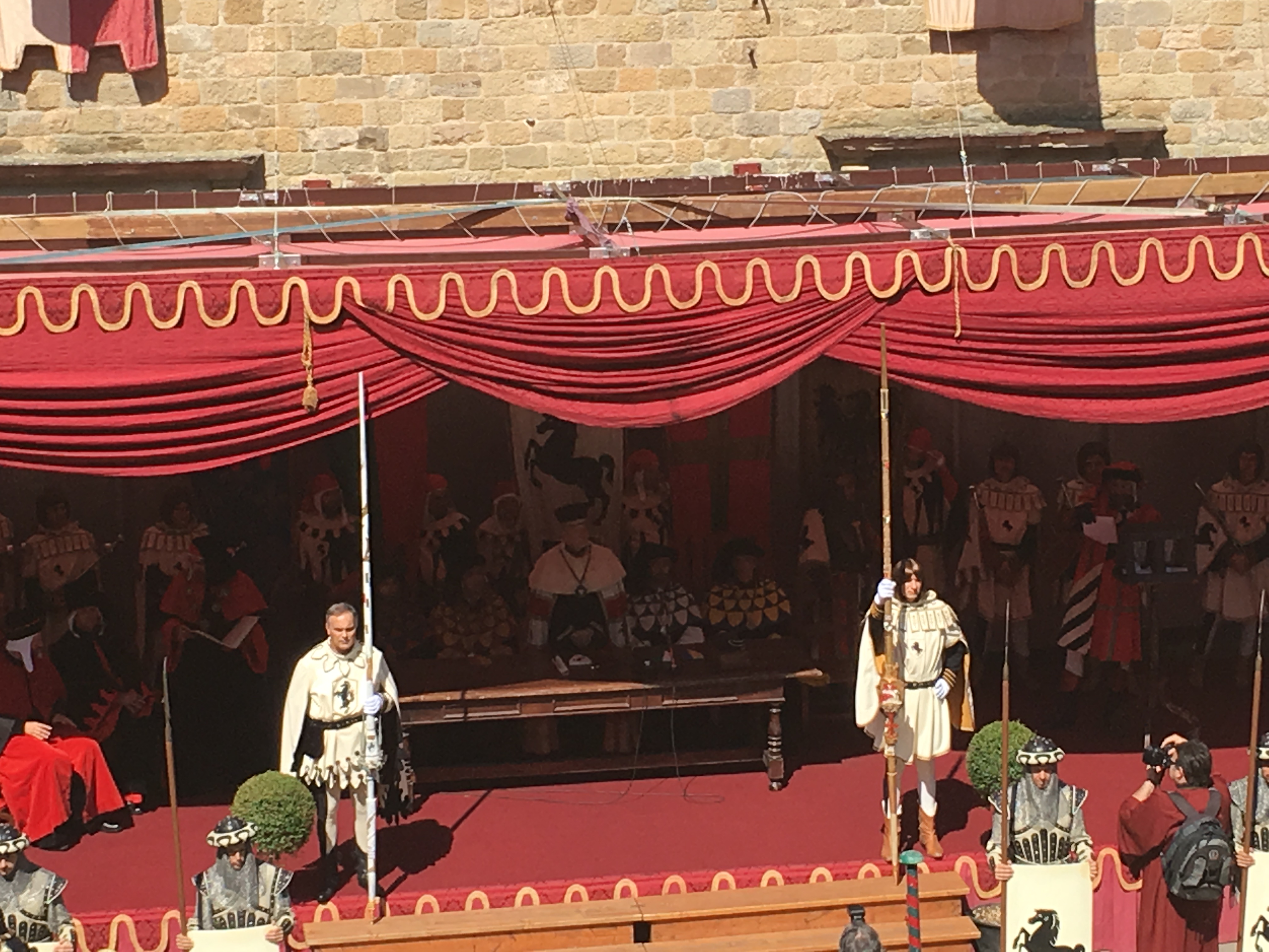 Porta Santo Spirito apre la piazza in entrambe le giostre