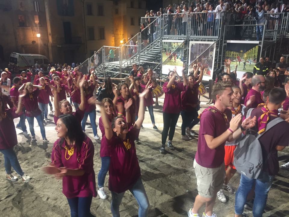 Porta del Foro dieci con lode