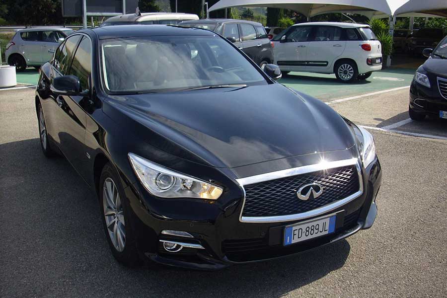 Provata la Q50, verso l’infinito e oltre