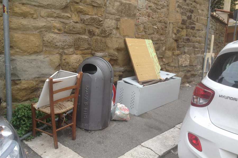Cosa penseranno i turisti del nostro centro storico