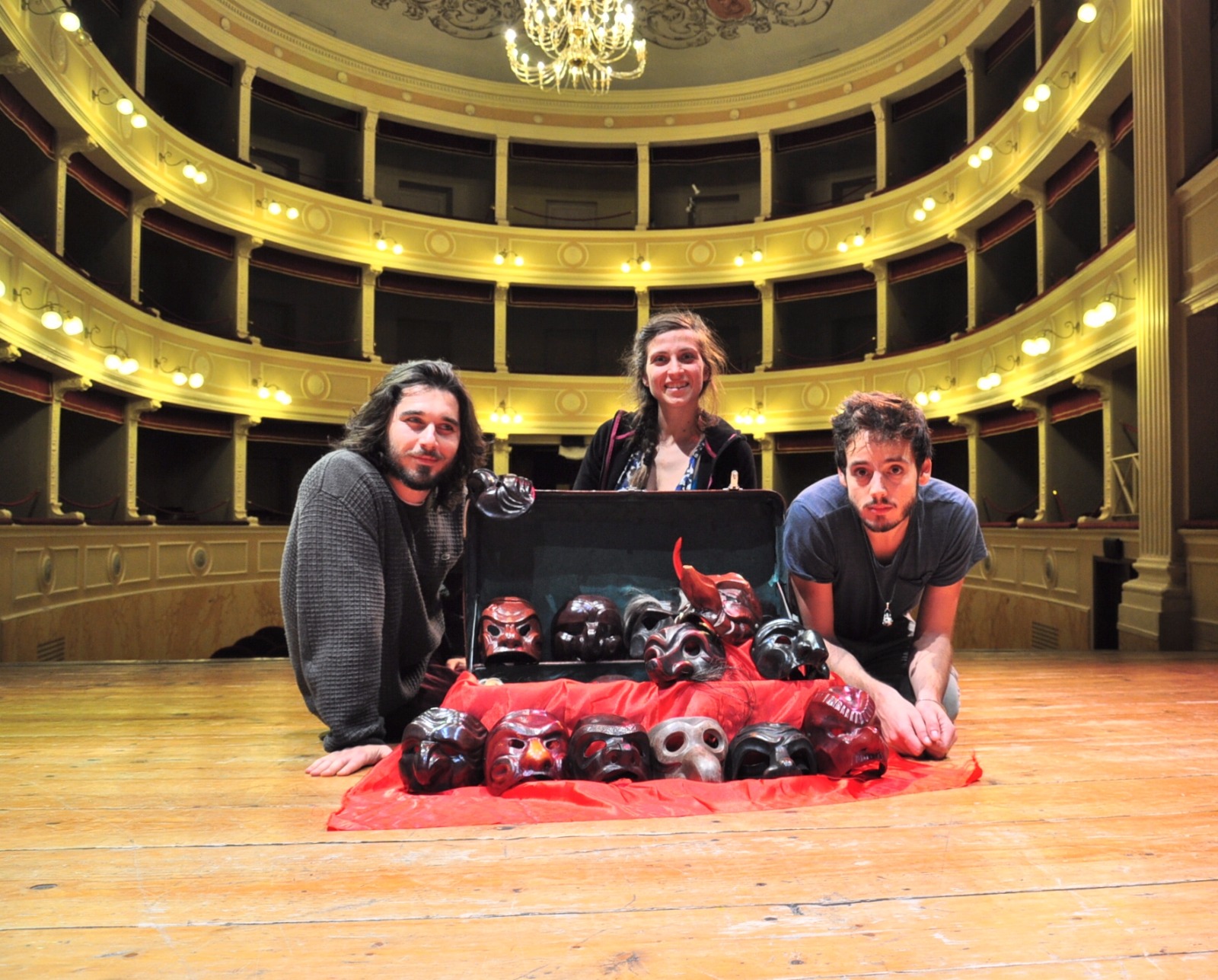 Il teatro comico aperto alla città. Venerdì 4 novembre spettacolo ad ingresso libero al Teatro Comunale Mario Spina di Castiglion Fiorentino con la compagnia i Nuovi Scalzi