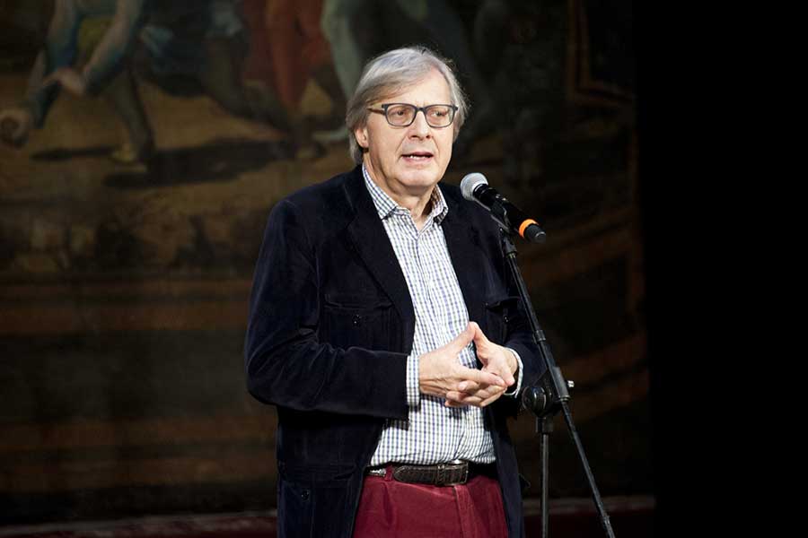 Sgarbi: “Vorrei fare il ministro della Cultura ma Berlusconi ha in mente solo Ronzulli”
