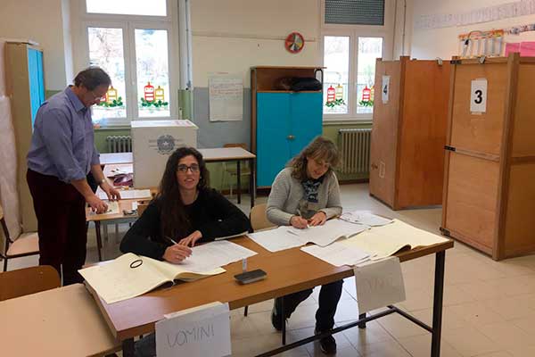 Referendum, alta affluenza. Exit poll Rai: No in netto vantaggio