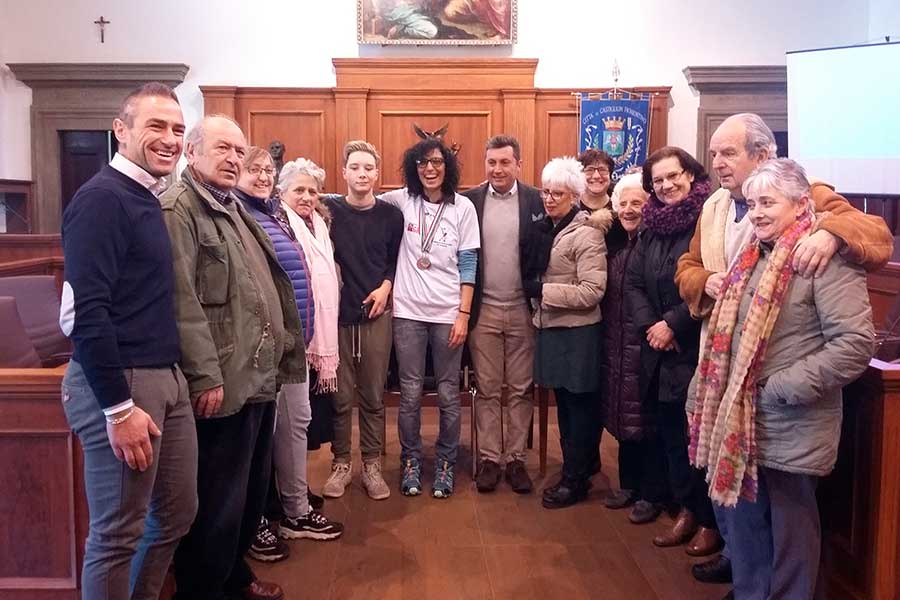 A Rossella Sereni il Sindaco Agneli consegna un riconoscimento ufficiale