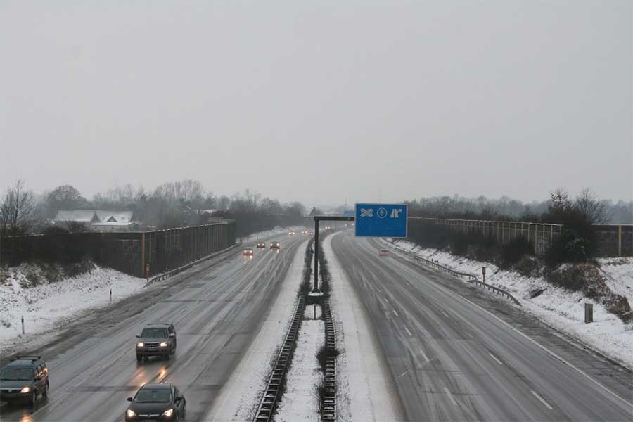 Maltempo: intense nevicate dalla notte scorsa nelle regioni  del Centro Italia