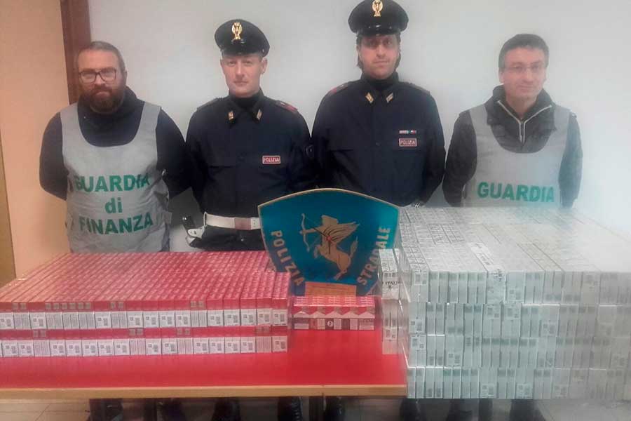 Finanza, ingente sequestro di sigarette sull’autostrada