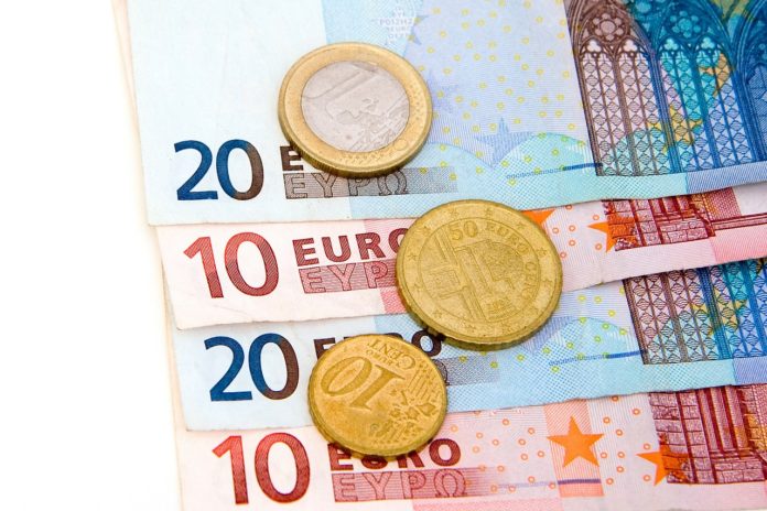 EVASIONE FISCALE NEL SETTORE DEL COMMERCIO DI FIORI. SCOVATE DUE DITTE PER UN’EVASIONE DI CIRCA 1 MILIONE DI EURO. EVASIONE FISCALE NEL SETTORE DEL COMMERCIO DI FIORI. SCOVATE DUE DITTE PER UN’EVASIONE DI CIRCA 1 MILIONE DI EURO.
