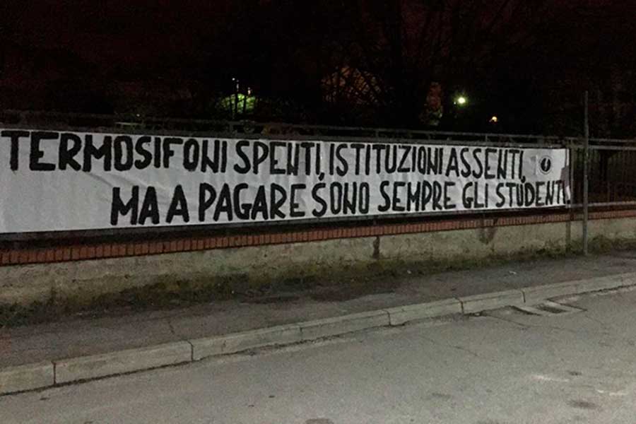 Termosifoni spenti al “Giorgio Vasari”, striscione di protesta del Blocco Studentesco”