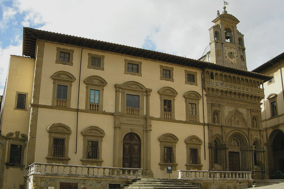 Arezzo: la mostra iCons apre in “notturna”