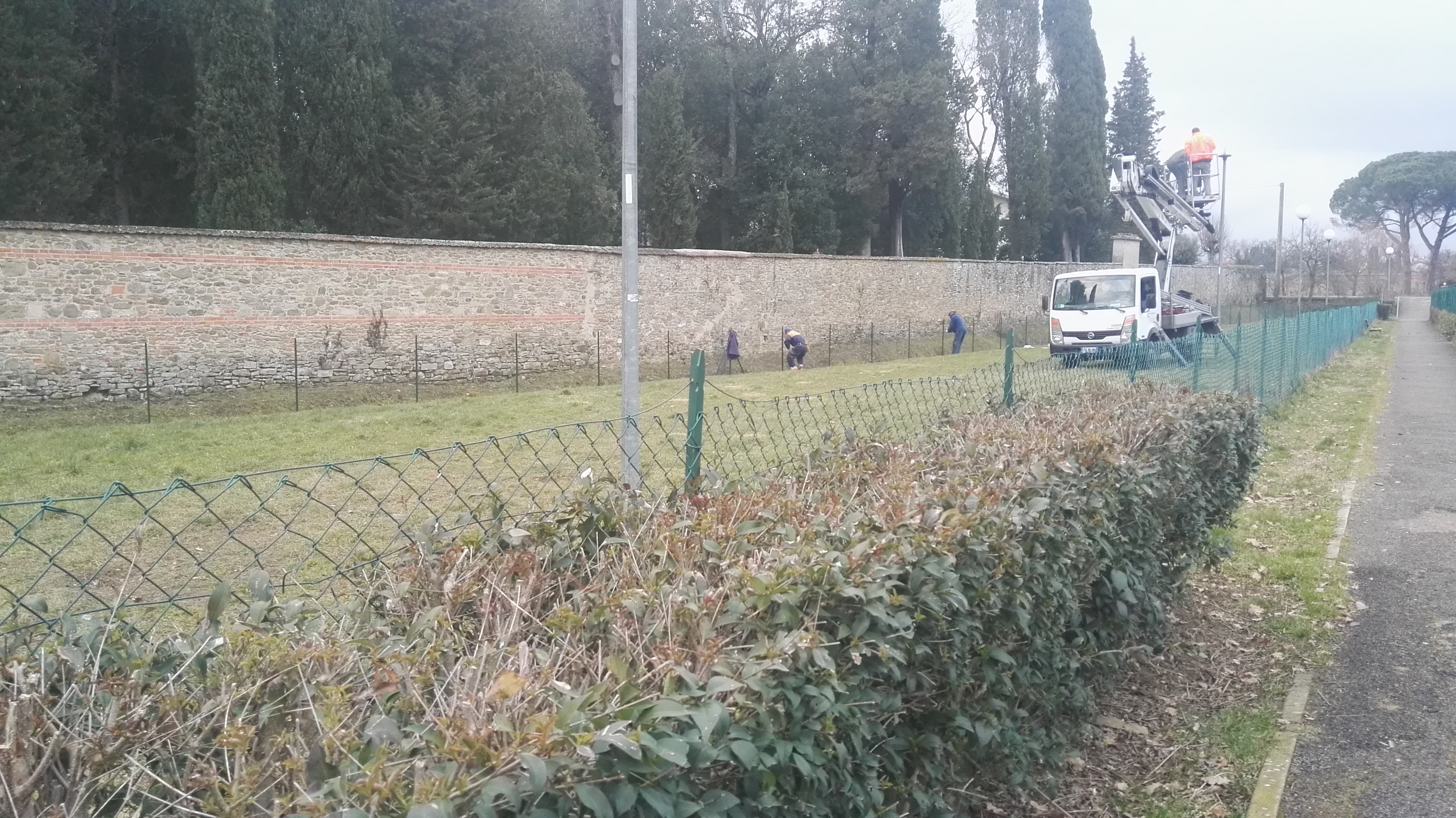 Realizzazione e risistemazione di aree per cani nei parchi cittadini