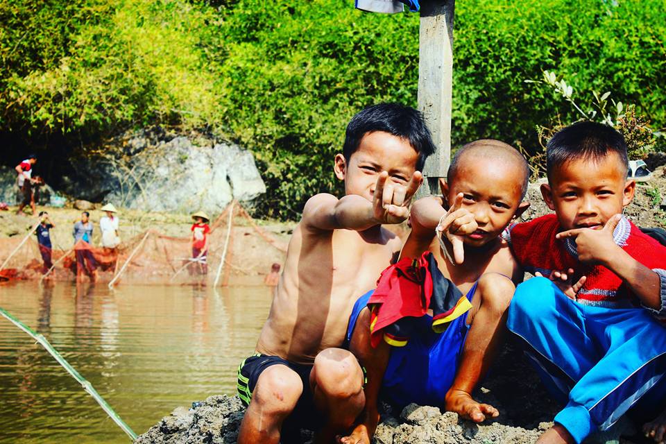 Simone Piccini, #day274: “Vite parallele sulle pozze del Mekong”