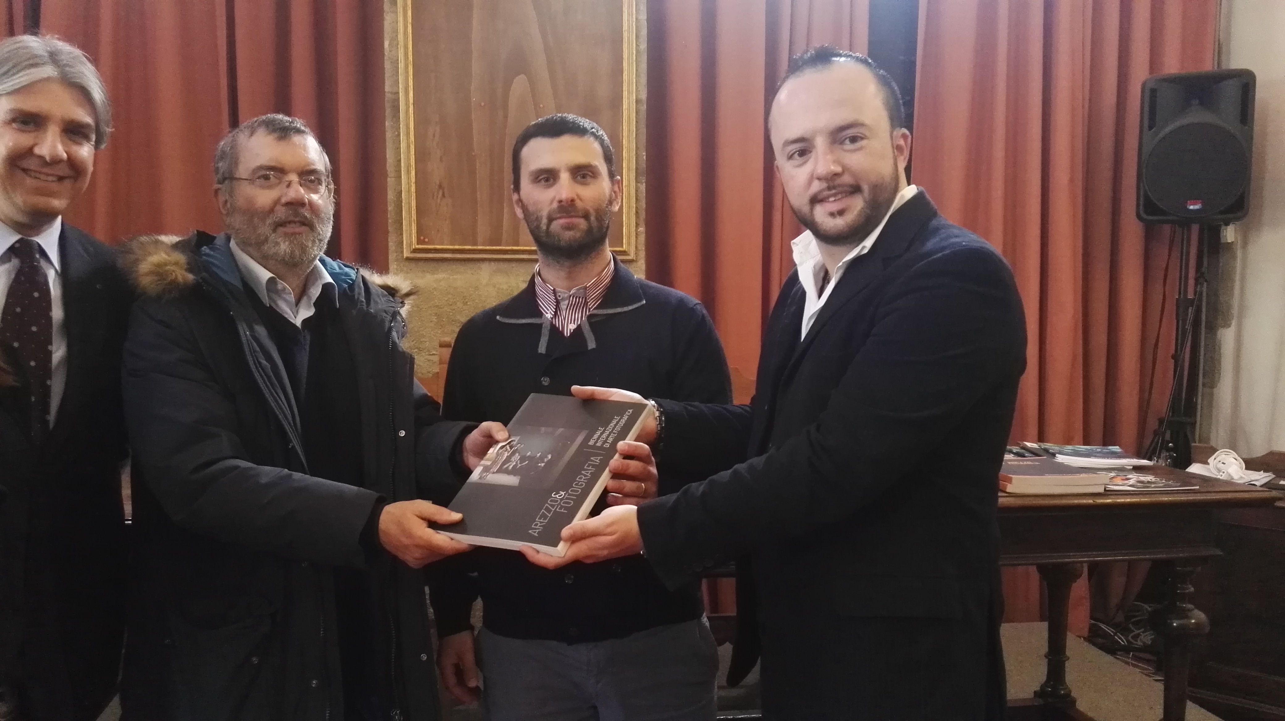 L’associazione Imago dona i suoi libri alla Biblioteca Città di Arezzo