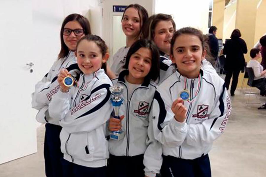 La scherma aretina si tinge di rosa, exploit delle giovani fiorettiste agli interregionali di Assisi