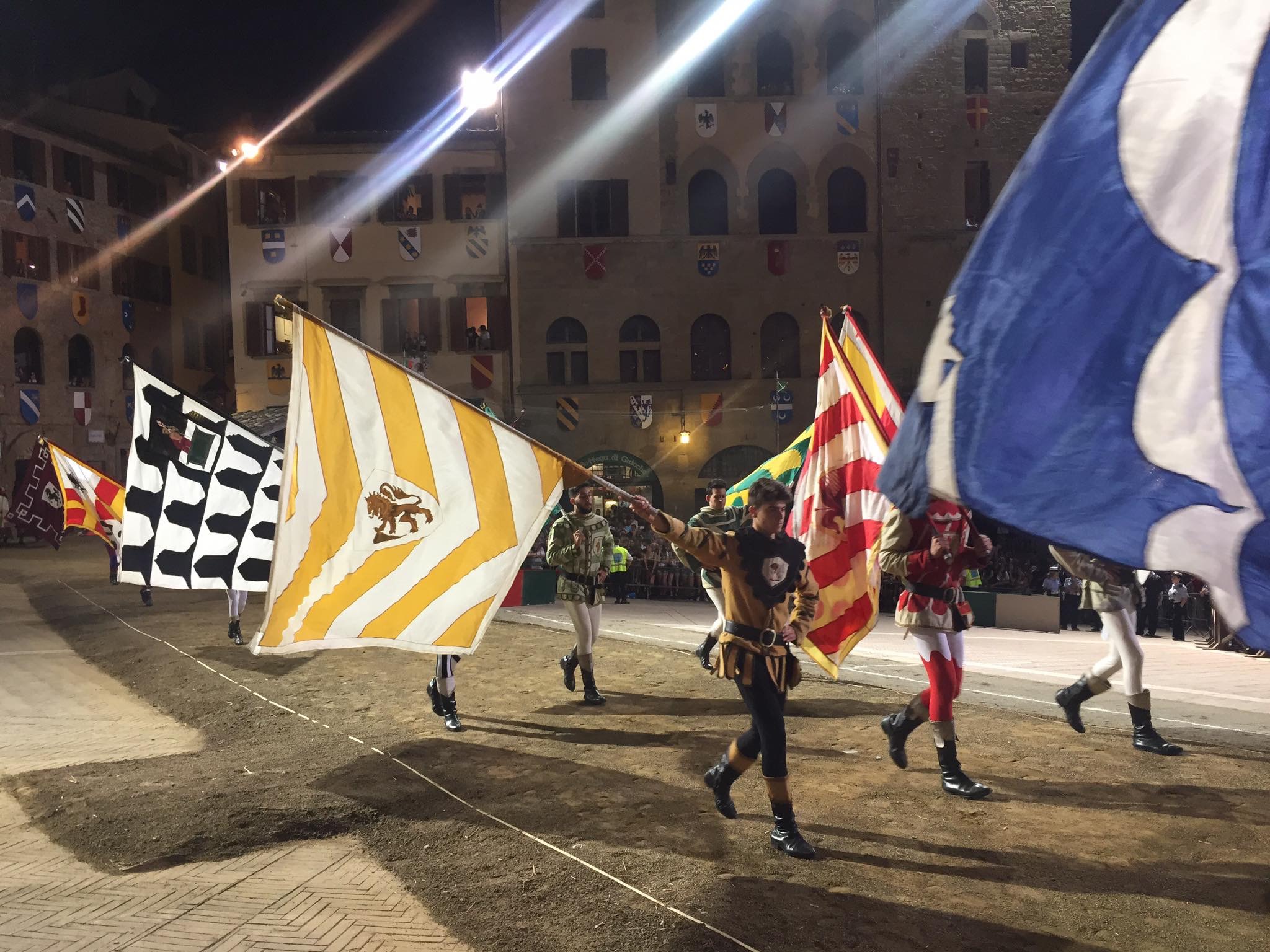 Associazione Sbandieratori di Arezzo: promozione instancabile per la Città