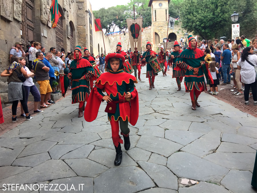 Porta Crucifera: sabato 25 cena con aneddoti