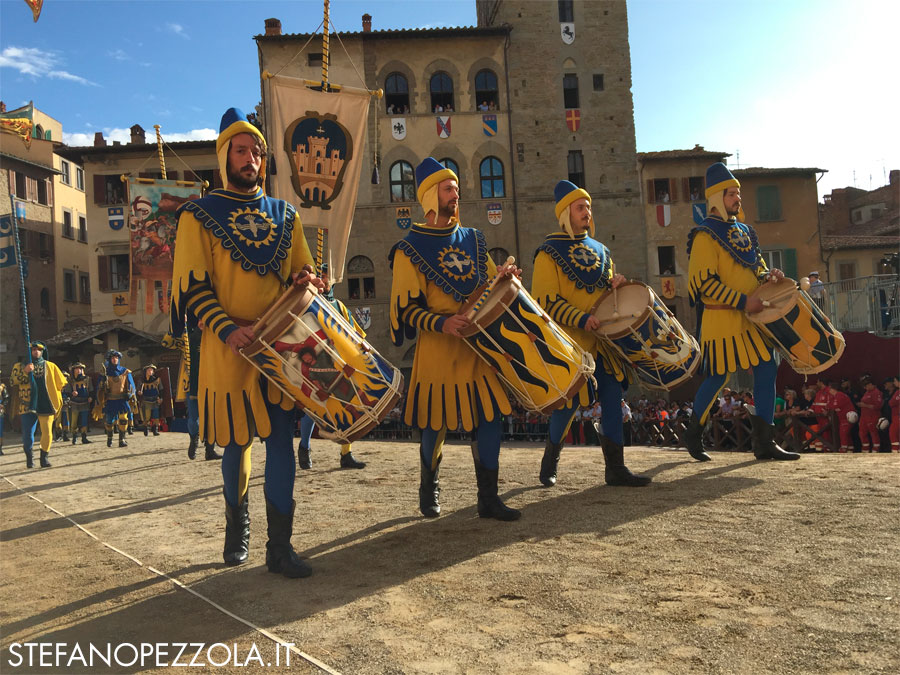 Porta Santo Spirito tutti i nomi dei protagonisti con i colori della Colombina
