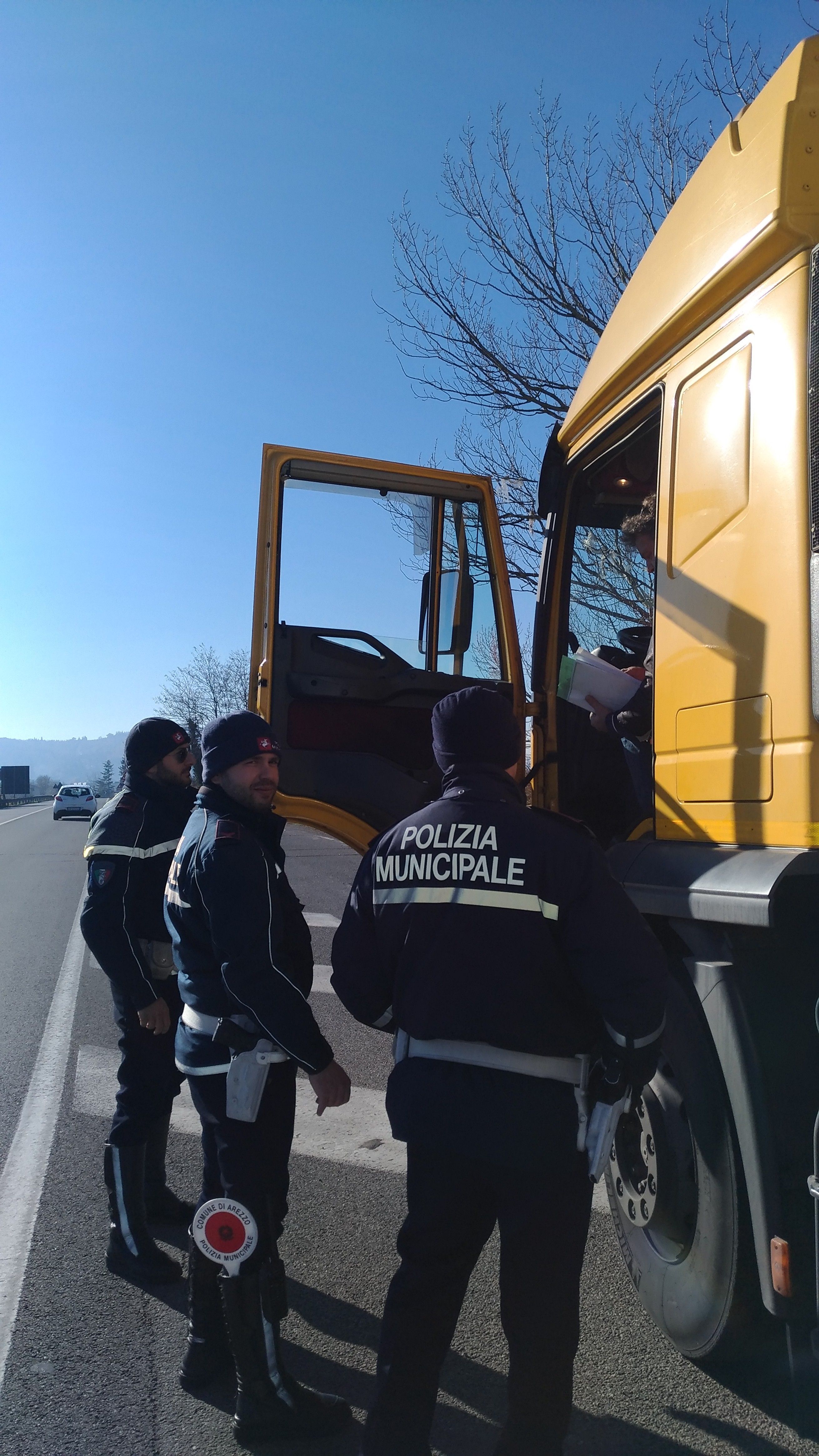 Autotrasporto, controlli della Polizia Municipale obiettivo: sicurezza
