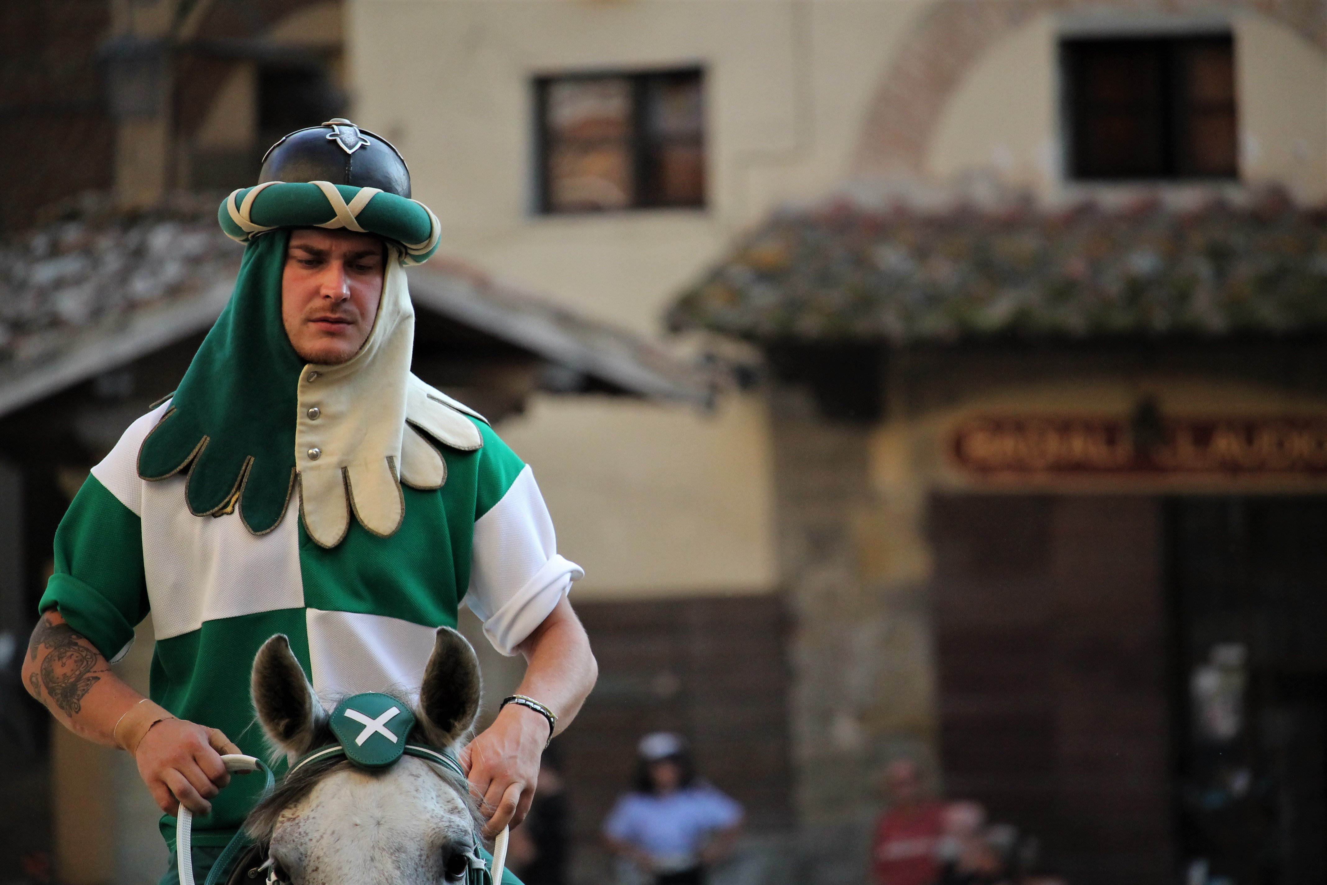 Come arrivano in piazza i giostratori dopo una settimana di prove: numeri, punteggi e curiosità