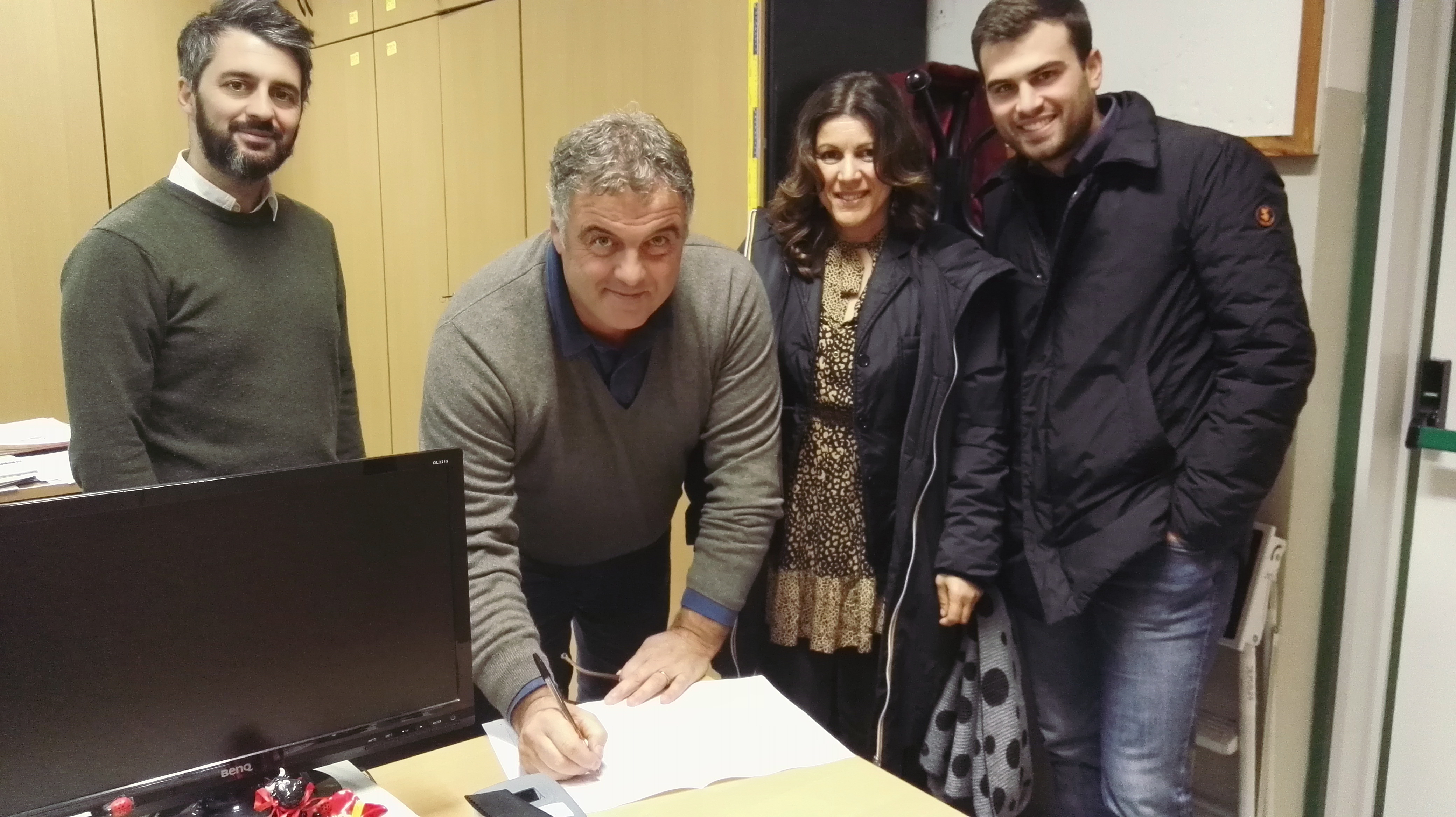 Raccolta firme per l’educazione civica sui banchi di scuola