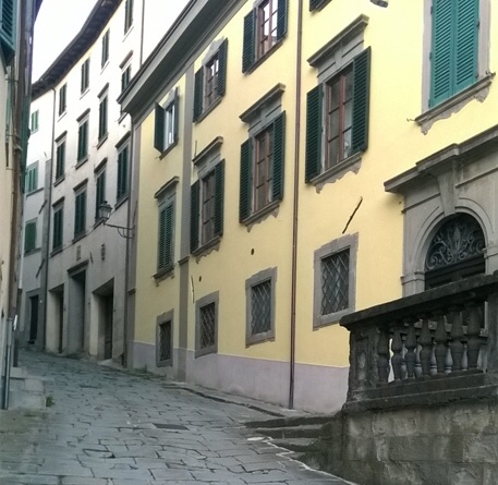 Pratovecchio Stia, una nuova pavimentazione in pietra per l’ingresso di piazza Tanucci