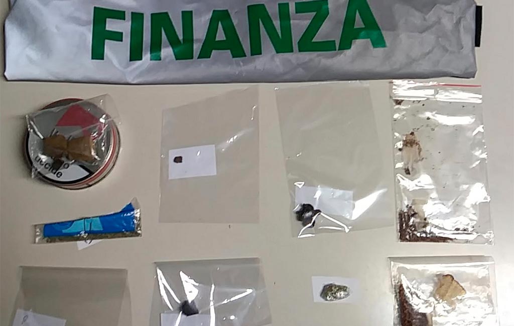 Controlli antidroga della Finanza con unità cinofile, 10 soggetti segnalati alle autorità giudiziarie