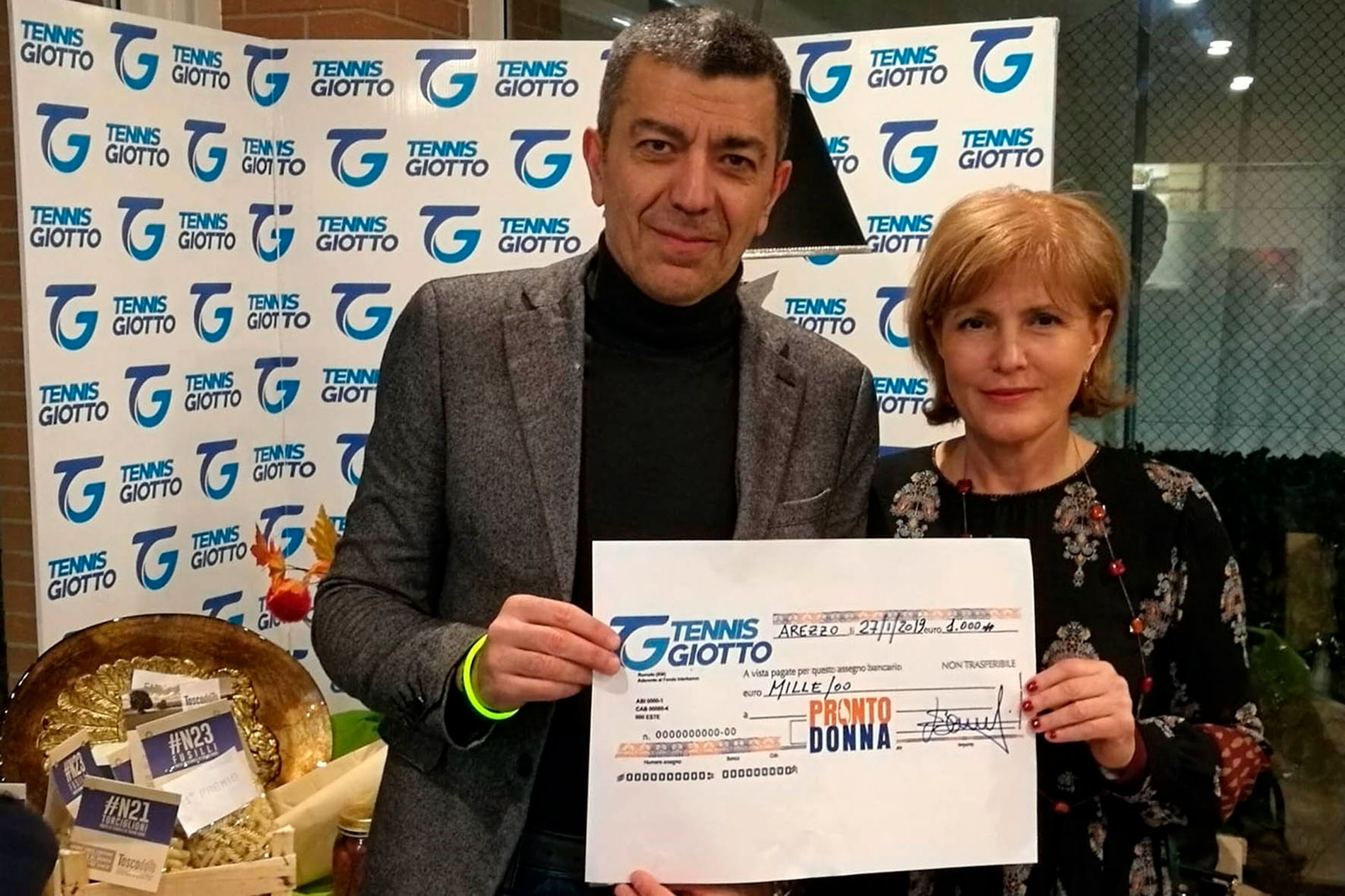 In cento giocano a burraco per dire “no” alla violenza sulle donne