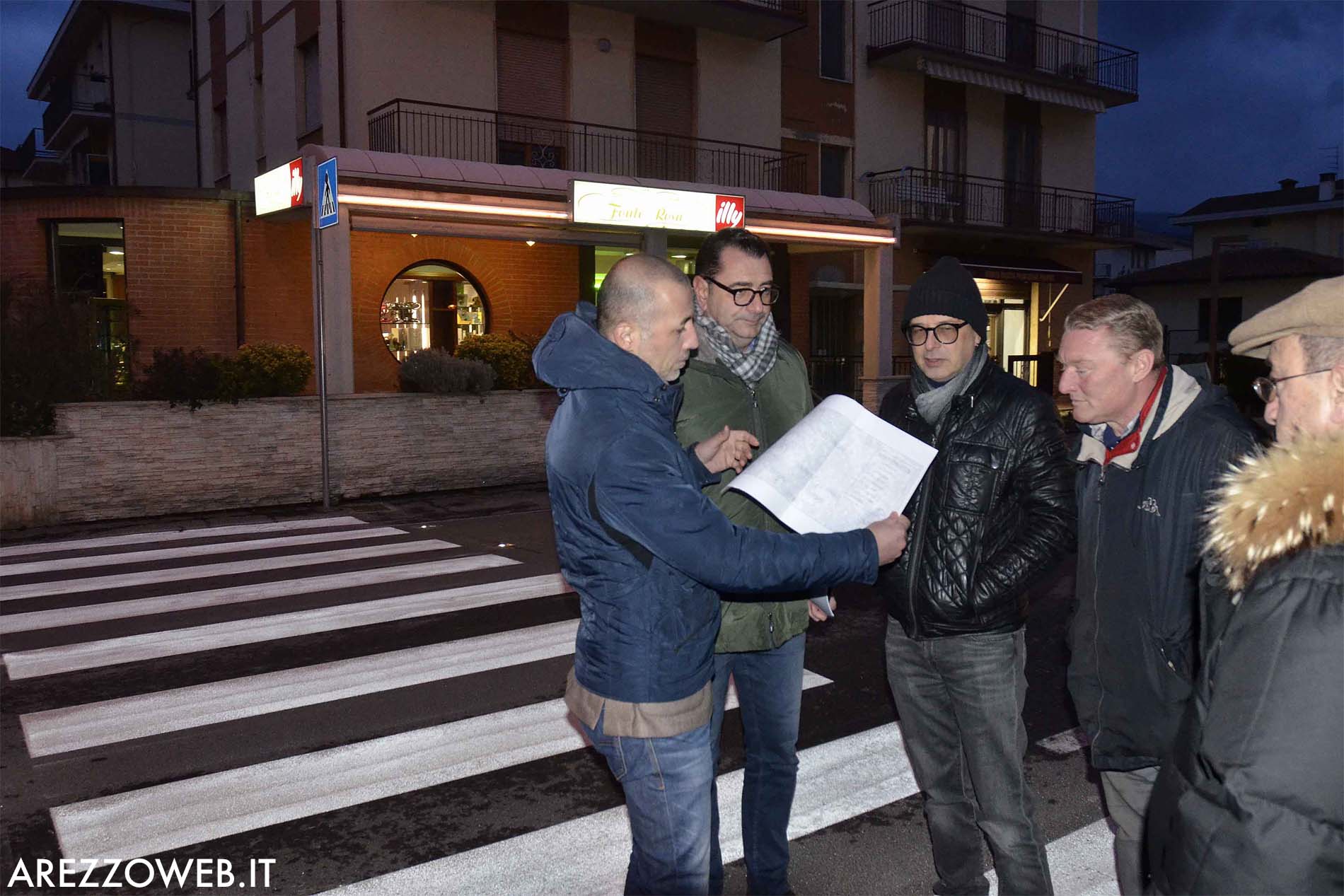 Attraversare le strade in sicurezza: ecco le strisce pedonali illuminate