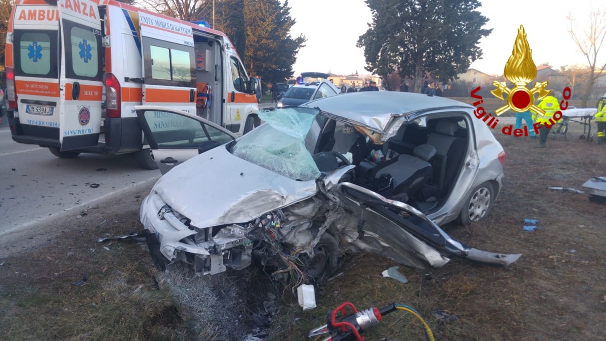 Sansepolcro, scontro auto è mezzo pesante, 59enne a Siena in codice giallo