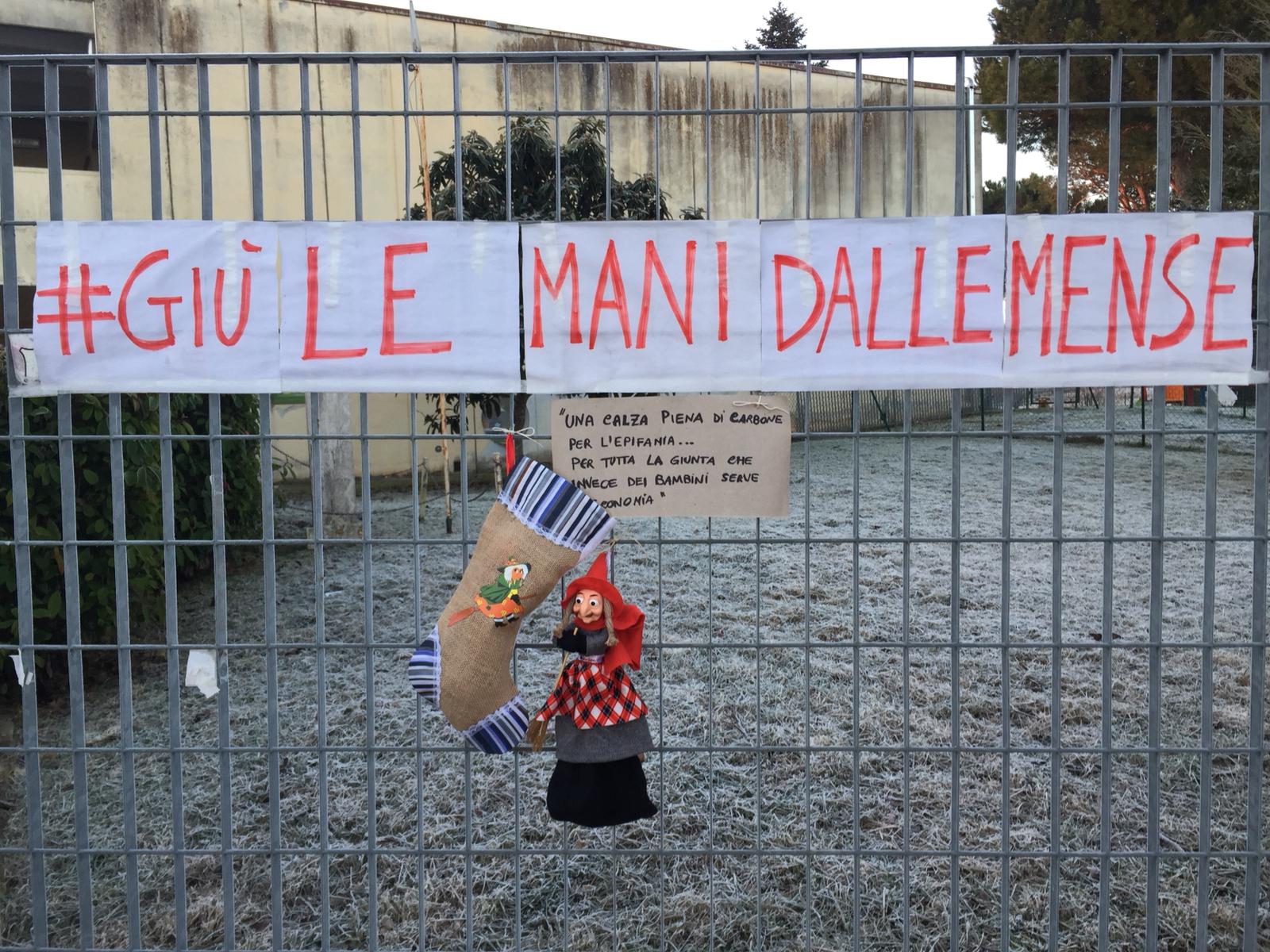 Nuova azione del Comitato Giù le mani dalle mense – FOTO