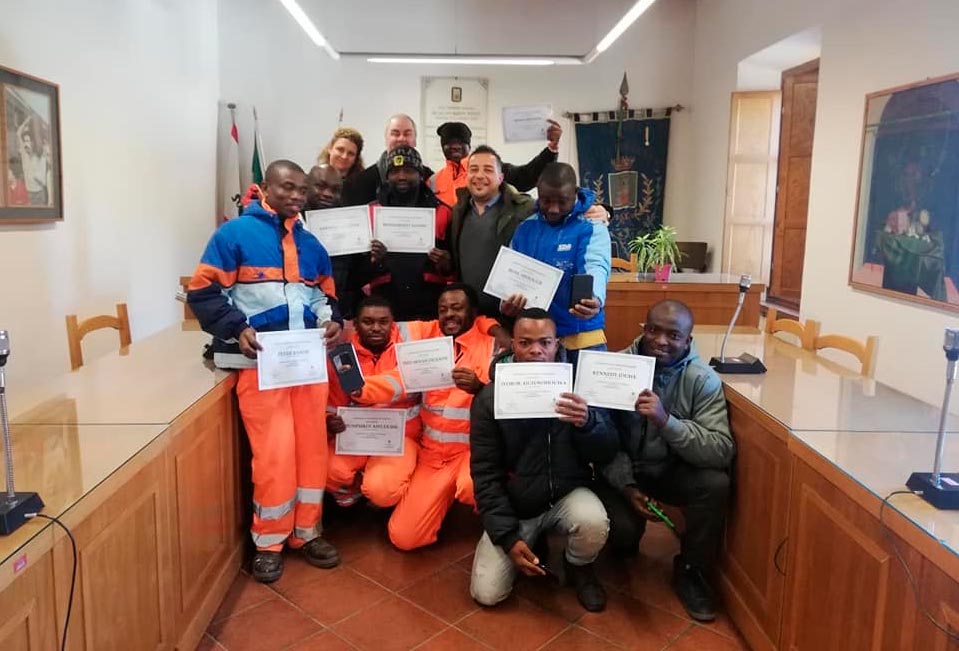 Castel Focognano: il comune premia l’impegno dei migranti con attestati di partecipazione