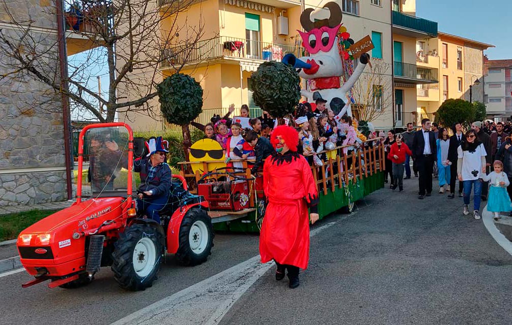 Il sole “bacia” il “Carnevale dei ragazzi”