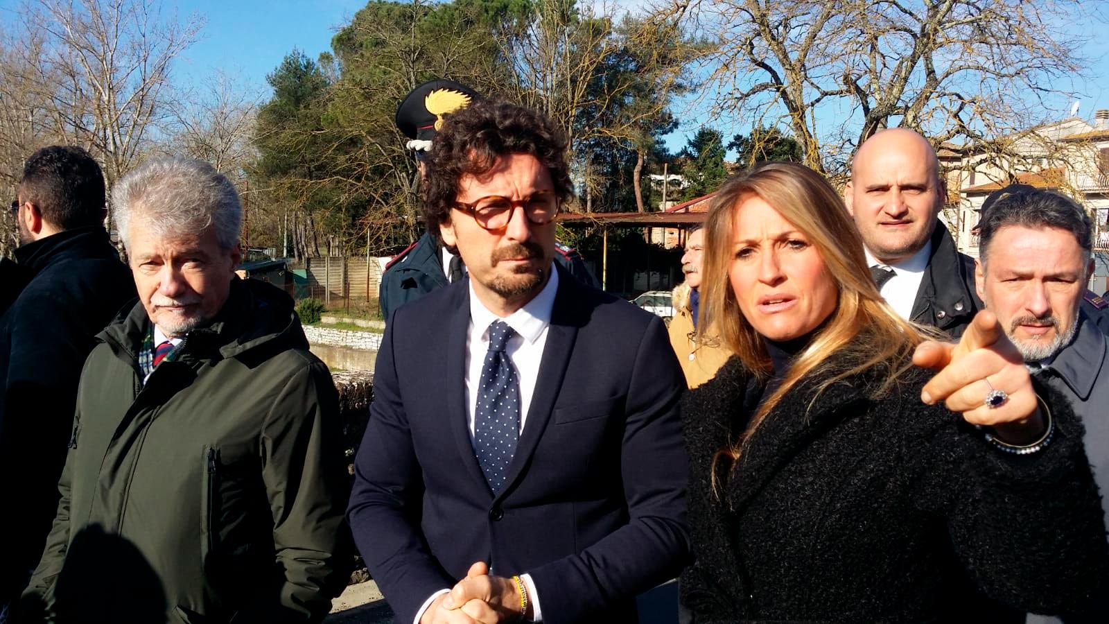 Silvia Chiassai Martini invita e accompagna il Ministro Toninelli a Ponte Buriano per un sopralluogo