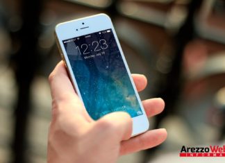 cellulare chat whatsapp