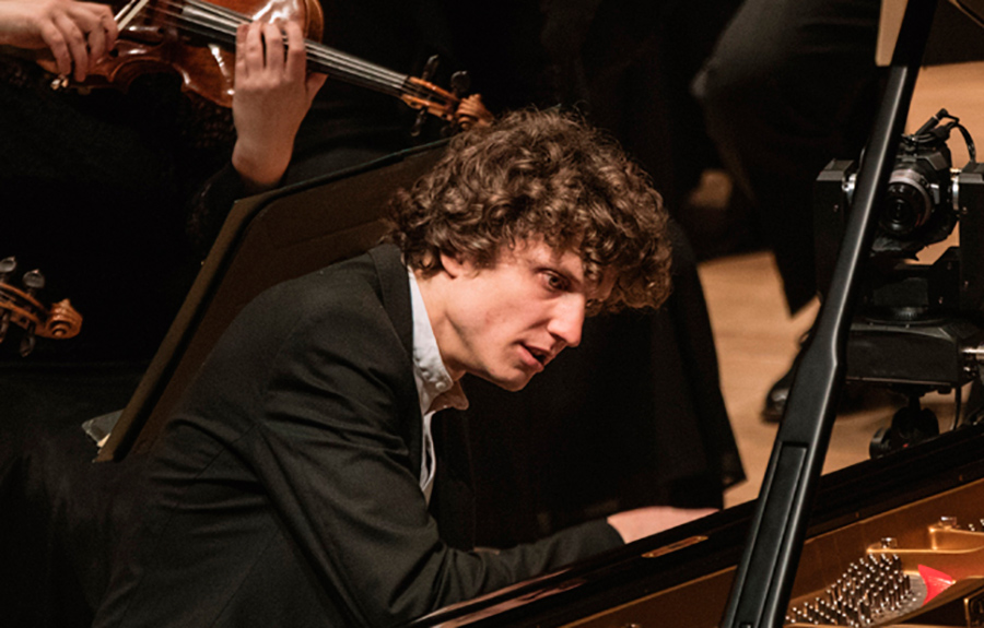 Venerdì a Casa Bruschi il pianista ungherese Zoltán Fejérvári, in esclusiva per l’Italia