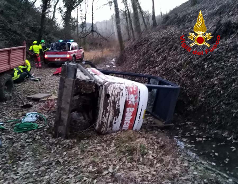 57enne rimane incastrato sotto un mezzo di lavoro, soccorso dai vigili del fuoco