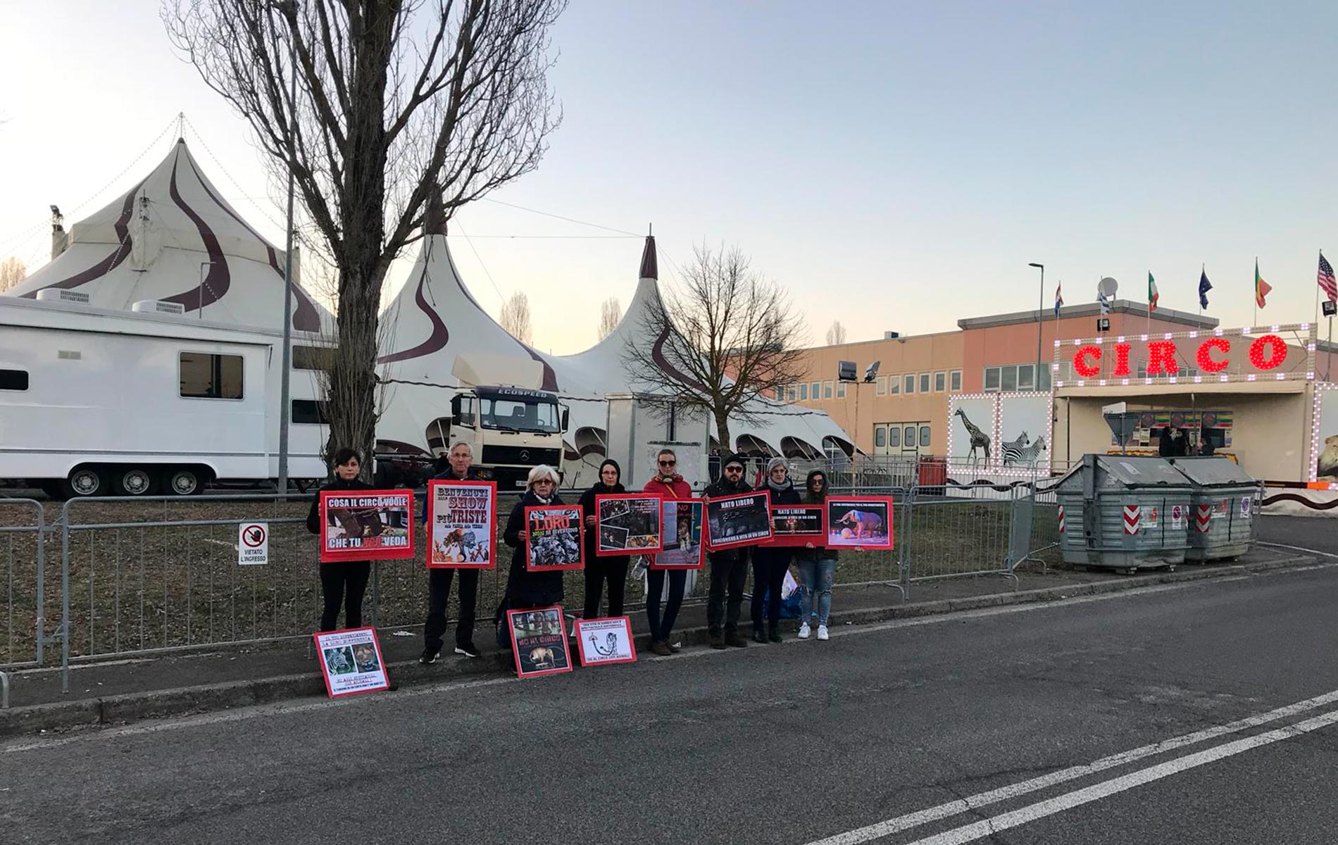 Manifestazione questo pomeriggio a Bibbiena (Ar) davanti al circo Millennium contro l’uso degli animali negli spettacoli
